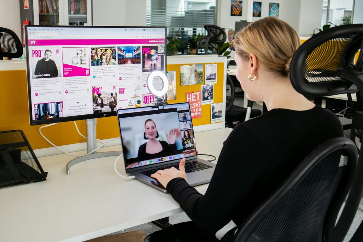 Top 7 Hybrid Workspace Trends Shaping Offices in 2025